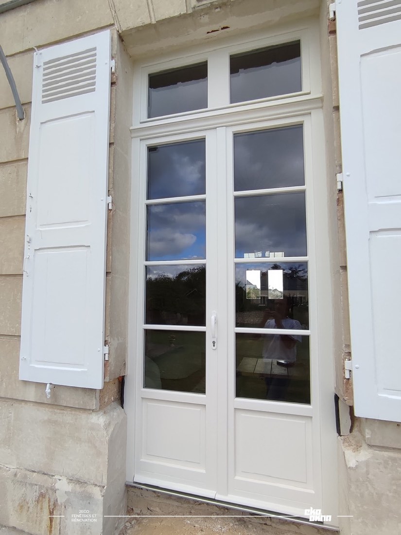 Naturo 68 · Meranti, RAL 9010 · französischer Balkon