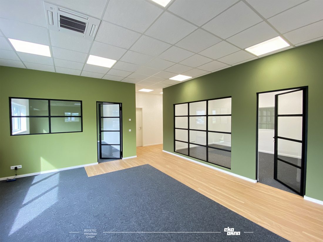 Forster Presto XS · Innenverglasung im Loft-Stil, RAL 9005 matt