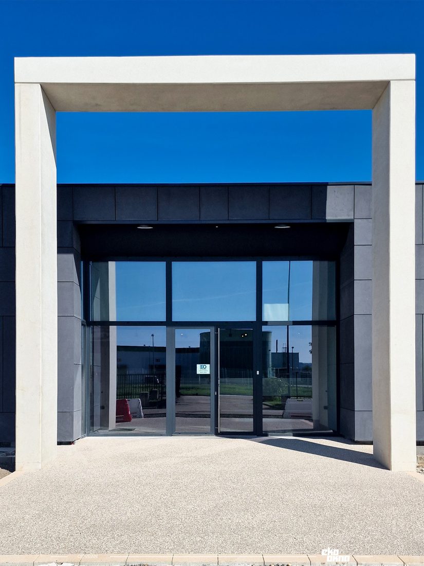 Aliplast Superial · Eingangsportal, RAL 7016 matt