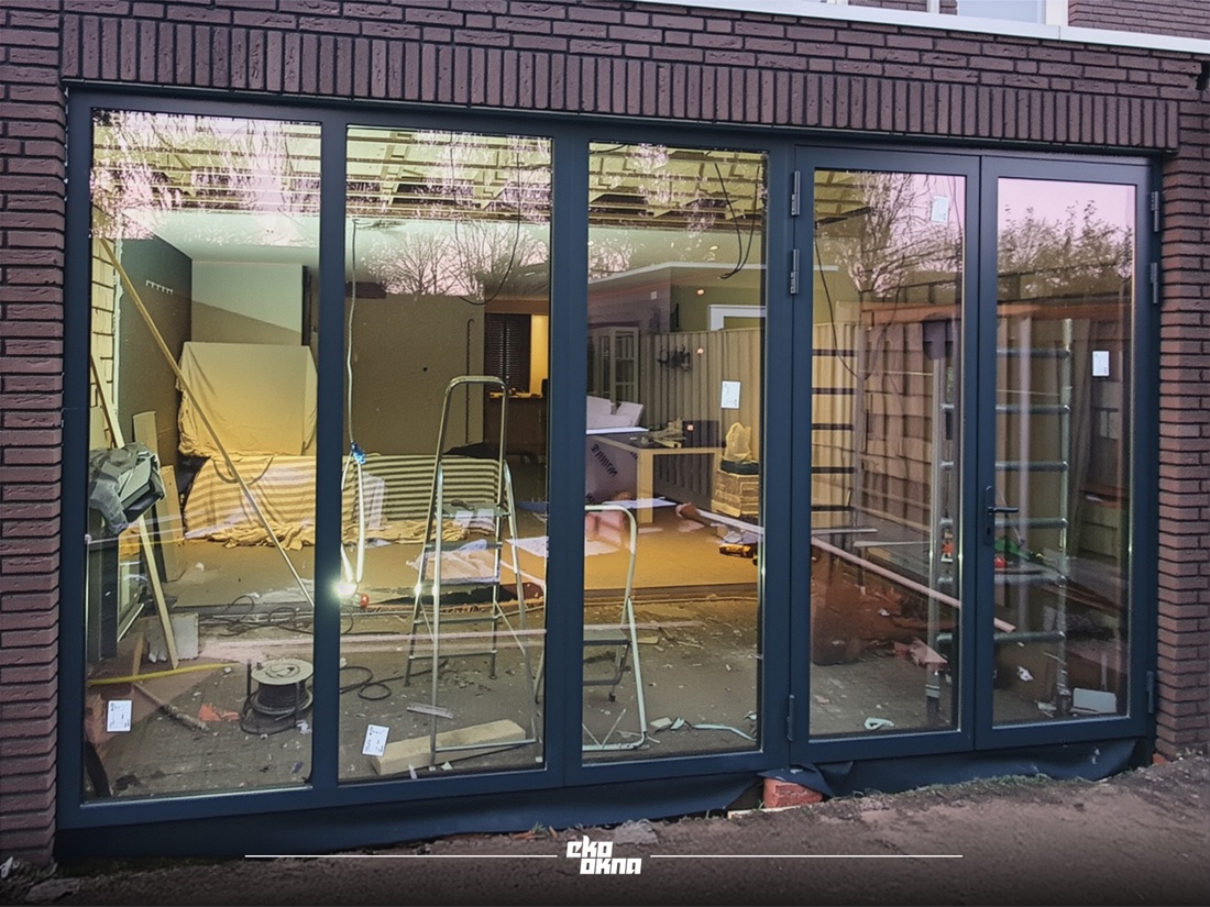 Forster Unico · Große Glaselemente im Ziegelbau