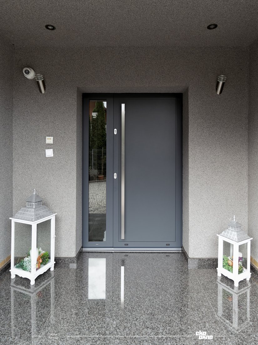 Aluminium-Haustür mit Seitenteil, Eingangsbereich